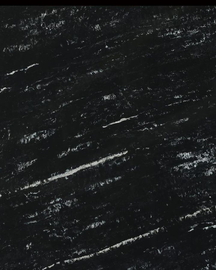 Dark quartz slabs