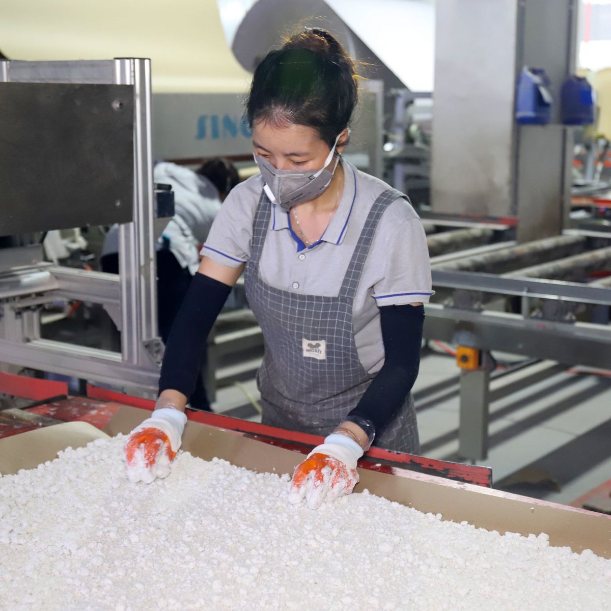 Ground quartz aggregate being fed into the mixing line